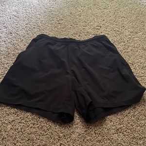Black mens lulu lemon shorts (Great condition) size medium 5in inseam
